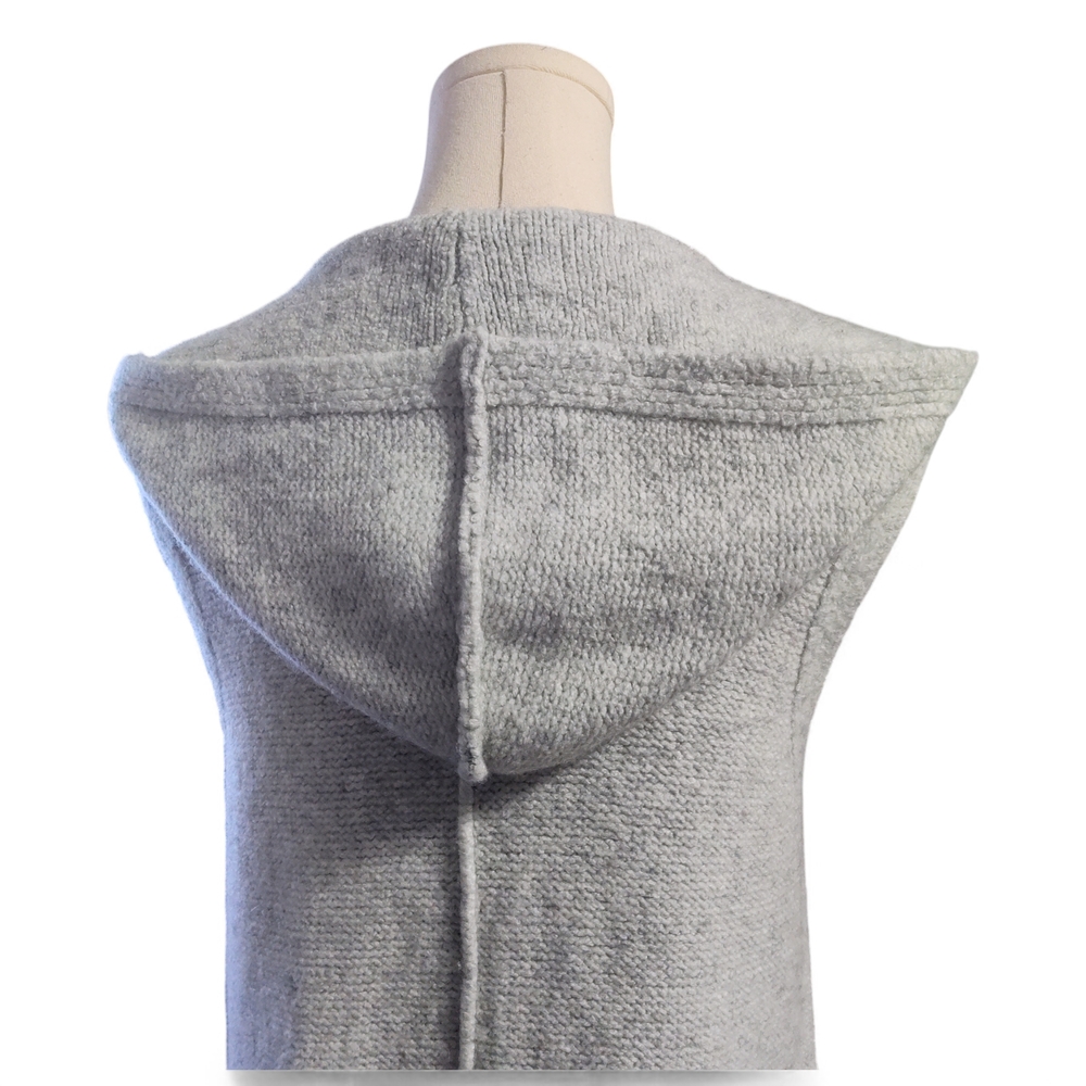 Tahari Soft Gray Knit Fabric - Picture 8 of 12
